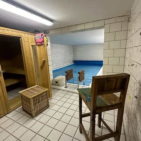 2 Pool U. Sauna Zugang Moeglich